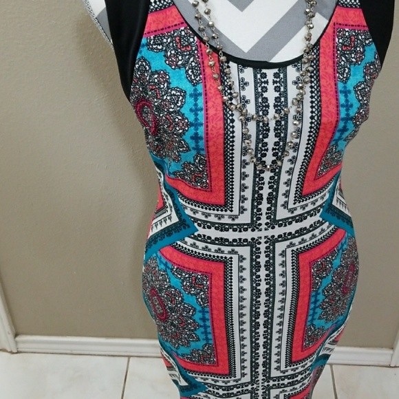 Dress - Picture 3 of 4